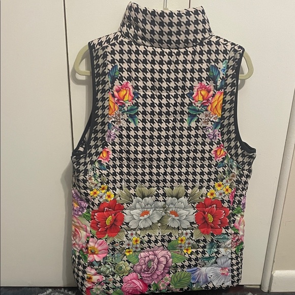 New Johnny Was Black and White Reversible Vest - Picture 12 of 12